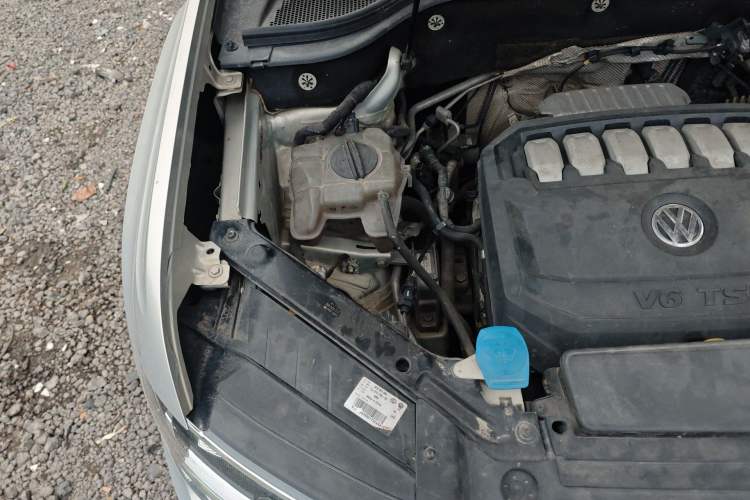 Used Volkswagen Teramont X 2020 Facelifted 330TSI Two-Wheel-Drive Luxury Edition Engine Bay Right