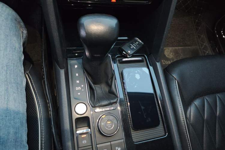 Used Volkswagen Teramont X 2020 Facelifted 330TSI Two-Wheel-Drive Luxury Edition Gear Lever