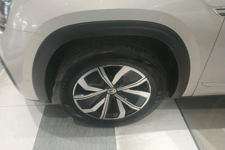 Used Volkswagen Teramont X 2020 Facelift 380TSI Four-Wheel Drive Luxury Edition Left Front Wheel Hub