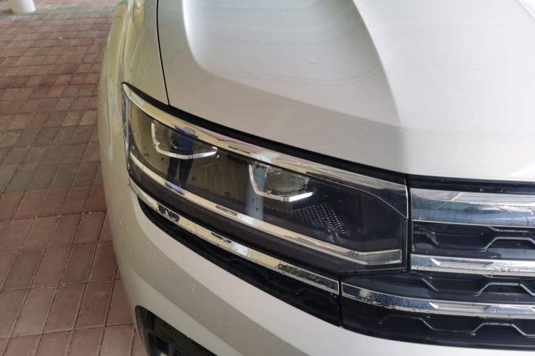 Used Volkswagen Teramont X 2020 Revised Version 380TSI Four-Wheel Drive Prestige Luxury Edition Right Front Headlight