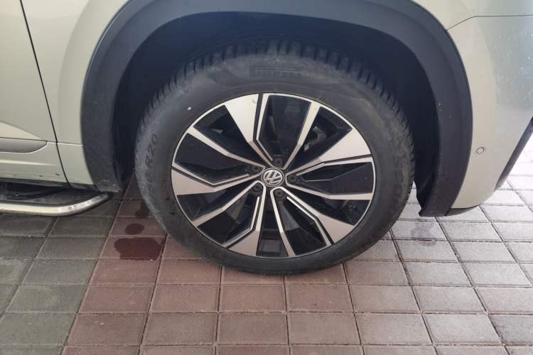 Used Volkswagen Teramont X 2020 Revised Version 380TSI Four-Wheel Drive Prestige Luxury Edition Right Front Wheel Hub
