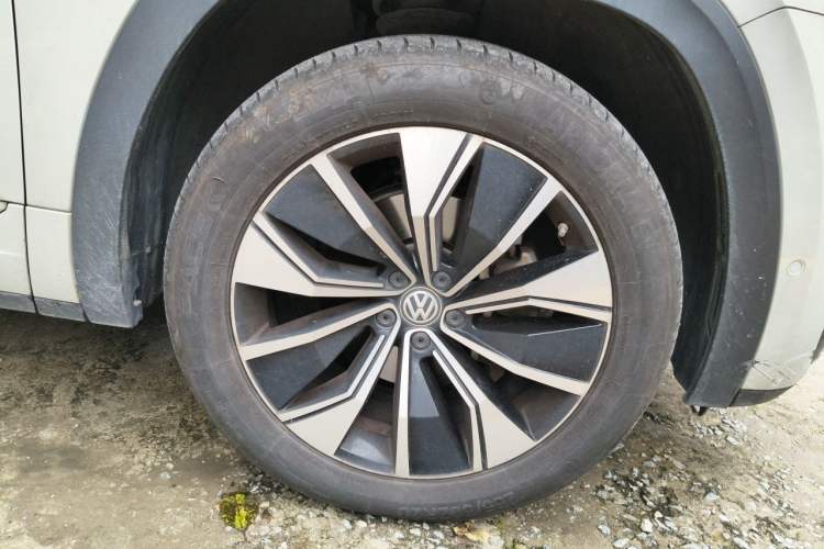 Used Volkswagen Teramont X 2020 Revised Version 530 V6 Four-Wheel Drive Prestige Luxury Edition Right Front Wheel Hub
