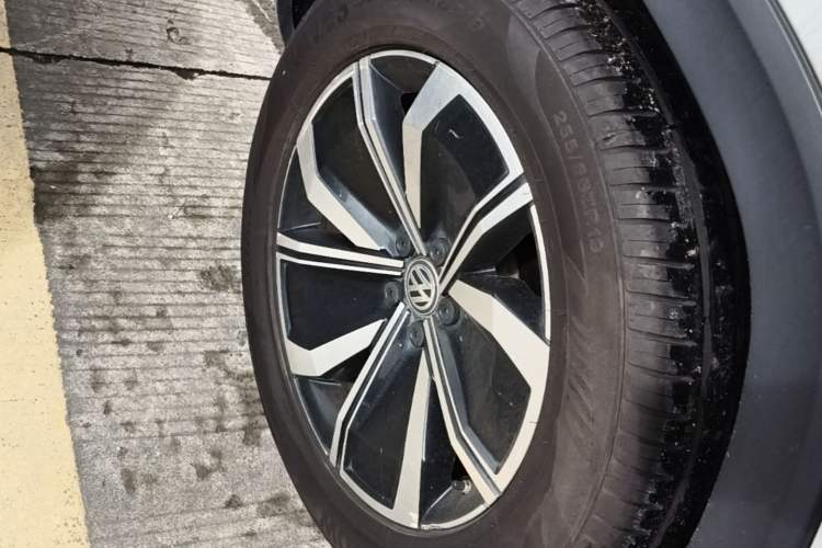 Used Volkswagen Teramont X 2020 Facelift 380TSI Four-Wheel Drive Luxury Edition Right Rear Wheel Hub