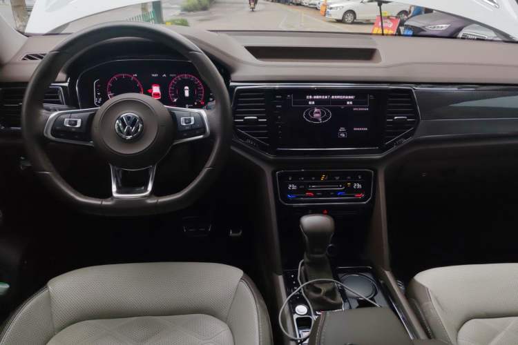 Used Volkswagen Teramont X 2020 Facelifted 530 V6 All-Wheel Drive Prestige Flagship Edition Center Console