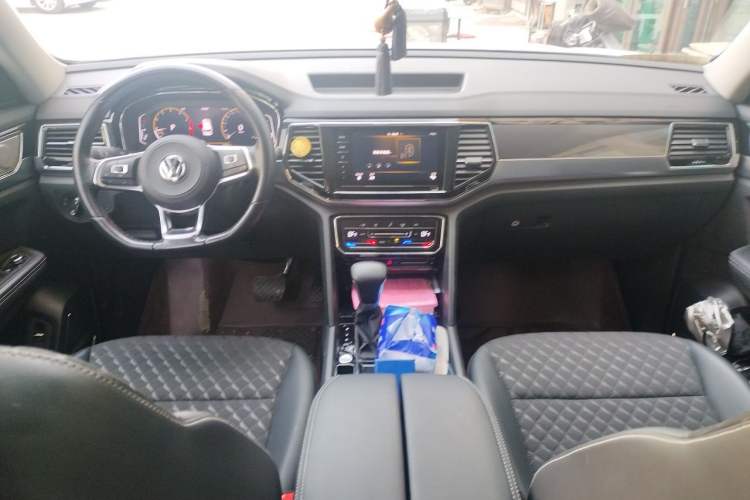 Used Volkswagen Teramont X 2020 Facelifted 330TSI Two-Wheel-Drive Luxury Edition Center Console