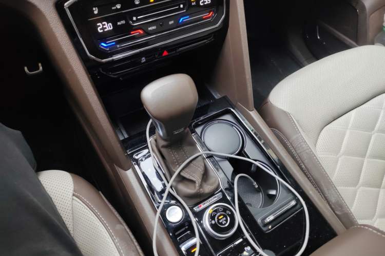 Used Volkswagen Teramont X 2020 Facelifted 530 V6 All-Wheel Drive Prestige Flagship Edition Gear Lever
