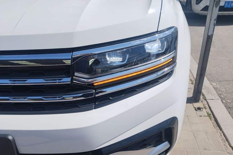 Used Volkswagen Teramont X 2020 Facelifted 330TSI Two-Wheel-Drive Luxury Edition Left Front Headlight