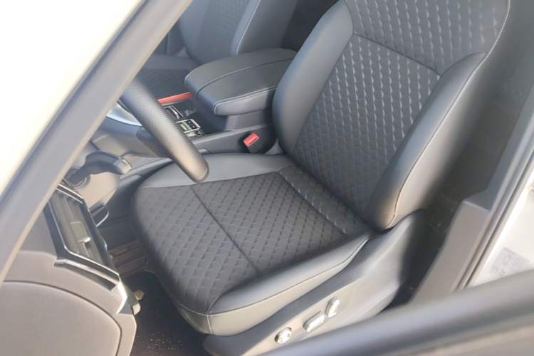 Used Volkswagen Teramont X 2020 Facelifted 330TSI Two-Wheel-Drive Luxury Edition Left Front Seat