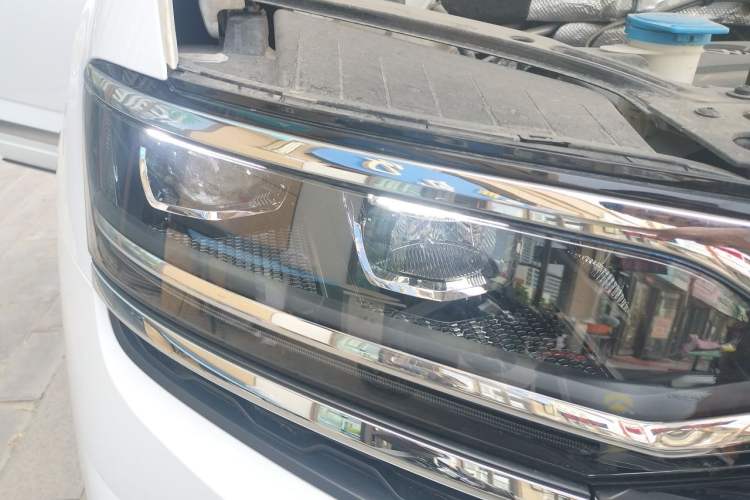 Used Volkswagen Teramont X 2020 Facelifted 330TSI Two-Wheel-Drive Luxury Edition Right Front Headlight