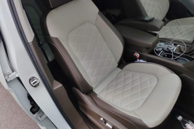 Used Volkswagen Teramont X 2020 Facelifted 530 V6 All-Wheel Drive Prestige Flagship Edition Right Front Seat