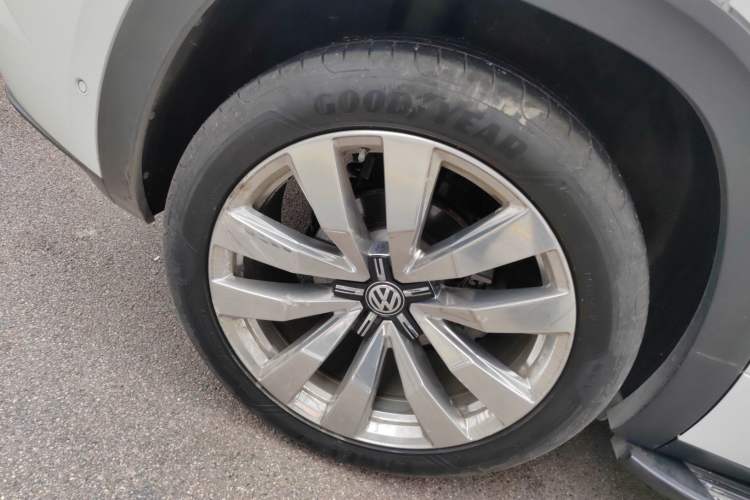 Used Volkswagen Teramont X 2020 Facelifted 530 V6 All-Wheel Drive Prestige Flagship Edition Right Rear Wheel Hub