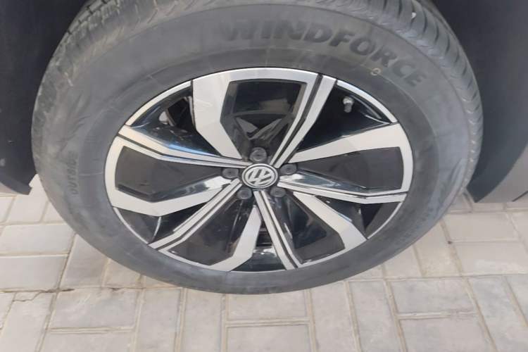 Used Volkswagen Teramont X 2020 Facelifted 330TSI Two-Wheel-Drive Luxury Edition Right Rear Wheel Hub