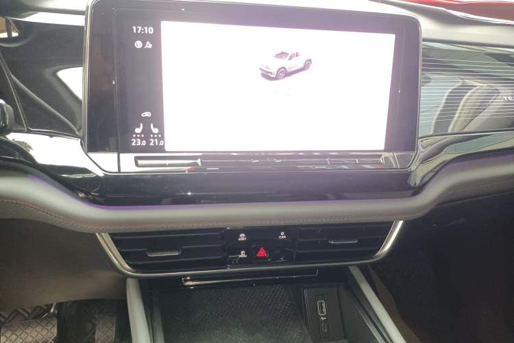 Used Volkswagen Teramont X 2021 330TSI Two-Wheel-Drive Prestige Luxury Edition Audio And AC Panel