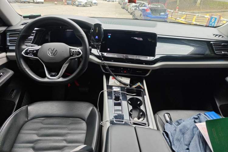 Used Volkswagen Teramont X 2021 330TSI Two-Wheel-Drive Prestige Luxury Edition Center Console