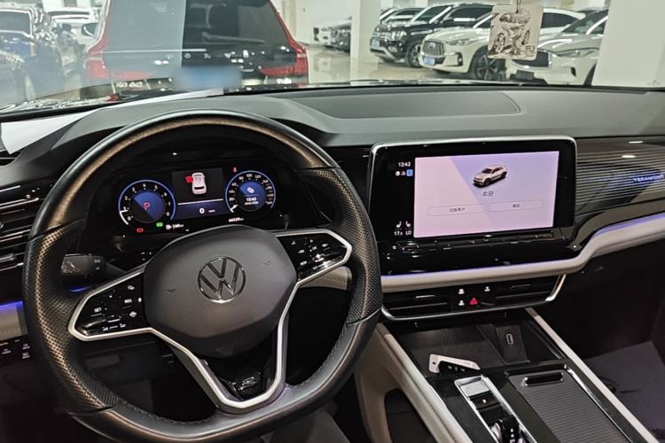 Used Volkswagen Teramont X 2021 330TSI Two-Wheel-Drive Prestige Luxury Edition Center Console