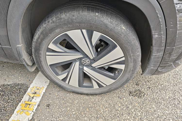 Used Volkswagen Teramont X 2021 330TSI Two-Wheel-Drive Prestige Luxury Edition Right Front Wheel Hub