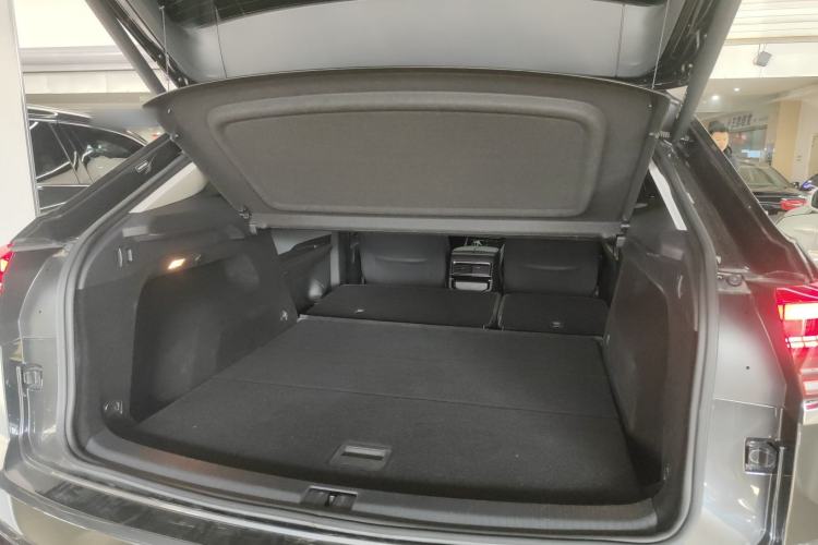 Used Volkswagen Teramont X 2021 330TSI Two-Wheel-Drive Luxury Edition Trunk