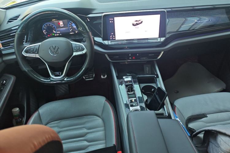 Used Volkswagen Teramont X 2021 380TSI Four-Wheel Drive Midnight Edition Center Console