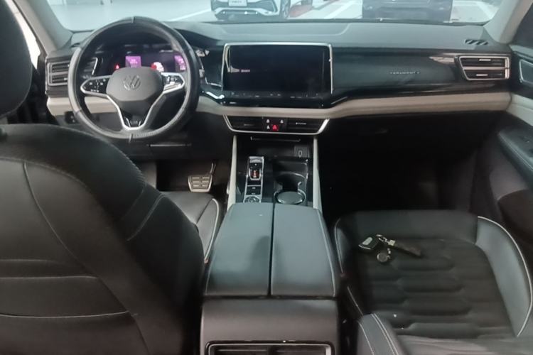 Used Volkswagen Teramont X 2021 530 V6 Four-Wheel Drive Prestige Luxury Edition Center Console