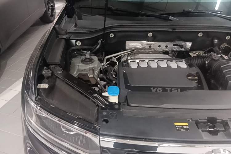 Used Volkswagen Teramont X 2021 530 V6 Four-Wheel Drive Prestige Luxury Edition Engine Bay Right