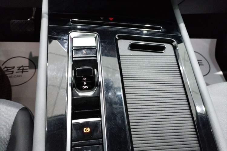 Used Volkswagen Teramont X 2021 330TSI Two-Wheel-Drive Luxury Edition Gear Lever