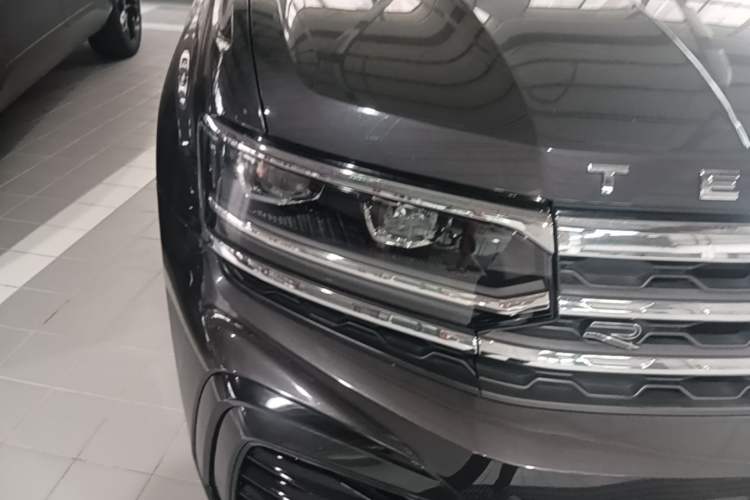 Used Volkswagen Teramont X 2021 530 V6 Four-Wheel Drive Prestige Luxury Edition Right Front Headlight