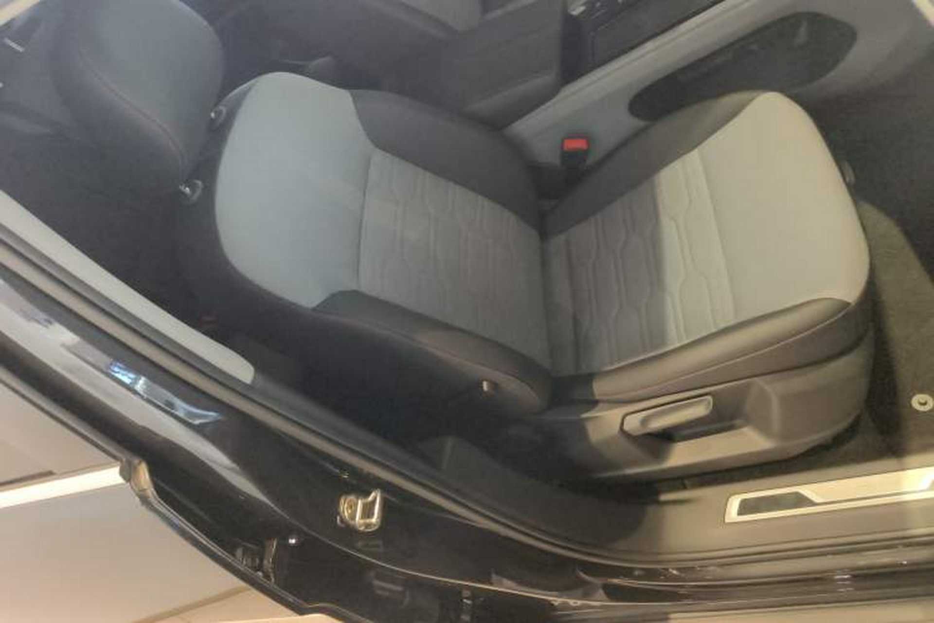 Used Volkswagen Teramont X 2021 330TSI Two-Wheel-Drive Luxury Edition Right Front Seat