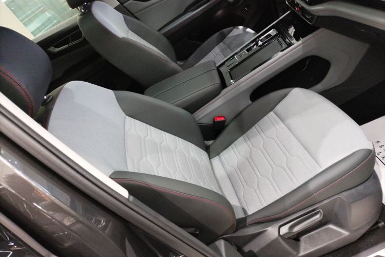 Used Volkswagen Teramont X 2021 330TSI Two-Wheel-Drive Luxury Edition Right Front Seat