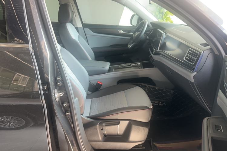 Used Volkswagen Teramont X 2021 330TSI Two-Wheel-Drive Luxury Edition Right Front Seat