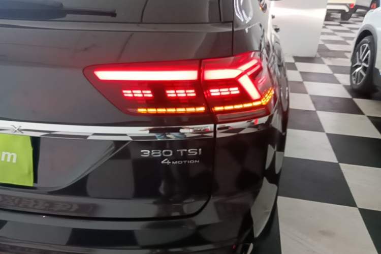Used Volkswagen Teramont X 2021 380TSI Four-Wheel Drive Prestige Flagship Edition Right Rear Taillight