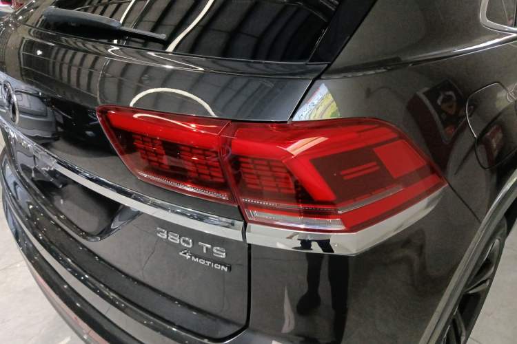 Used Volkswagen Teramont X 2021 380TSI Four-Wheel Drive Prestige Flagship Edition Right Rear Taillight