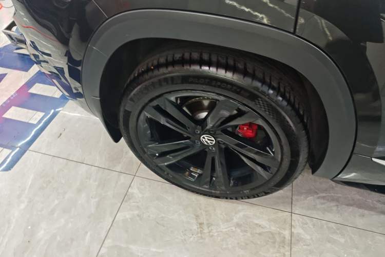 Used Volkswagen Teramont X 2021 530 V6 Four-Wheel Drive Prestige Flagship Edition Right Rear Wheel Hub