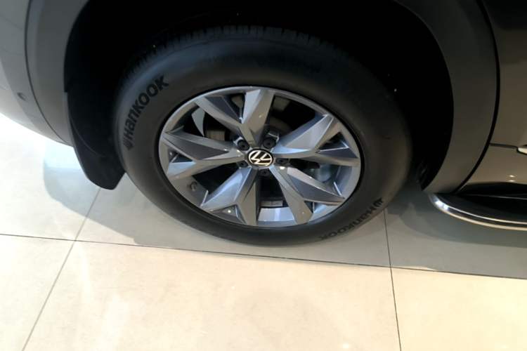 Used Volkswagen Teramont X 2021 380TSI Four-Wheel Drive Luxury Edition Right Rear Wheel Hub