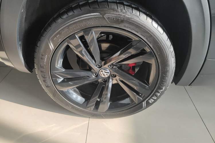 Used Volkswagen Teramont X 2021 380TSI Four-Wheel Drive Prestige Flagship Edition Right Rear Wheel Hub