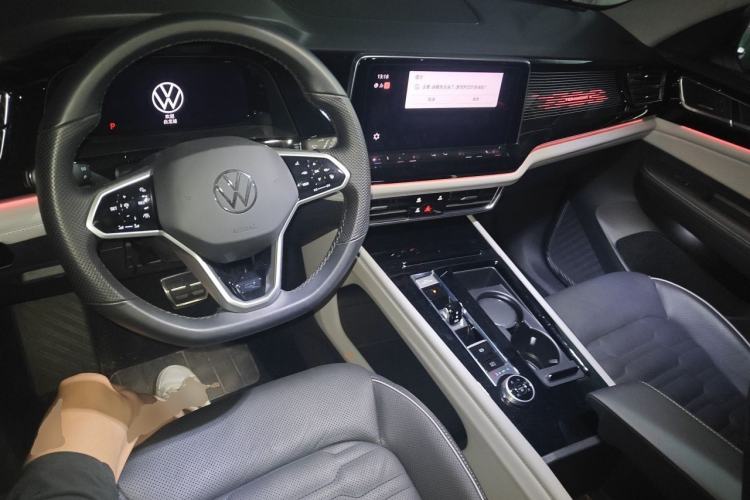 Used Volkswagen Teramont X 2021 530 V6 Four-Wheel Drive Prestige Flagship Edition Center Console