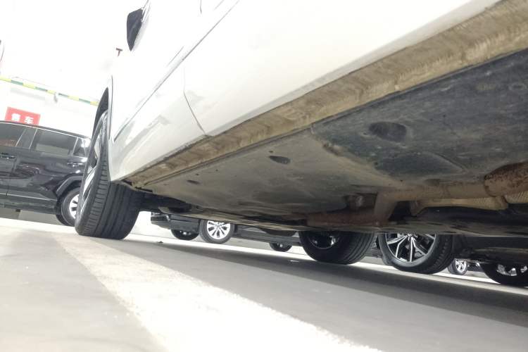Used Volkswagen Teramont X 2021 330TSI Two-Wheel-Drive Prestige Luxury Edition Left Side Sill