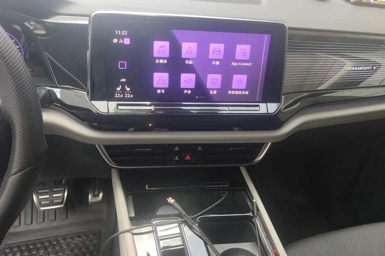 Used Volkswagen Teramont X 2022 530 V6 Four-Wheel Drive Prestige Luxury Edition Audio And AC Panel