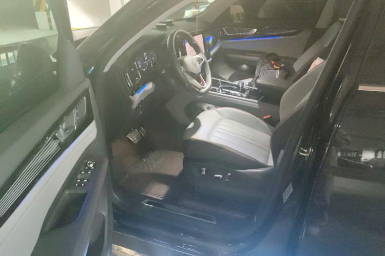 Used Volkswagen Teramont X  Driver Seat