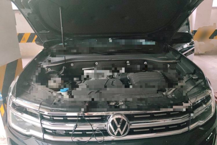 Used Volkswagen Teramont X  Engine Bay