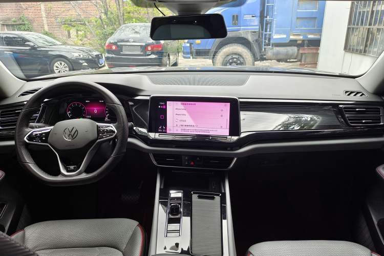 Used Volkswagen Teramont X 2022 330TSI Two-Wheel-Drive Prestige Luxury Edition Interior 1