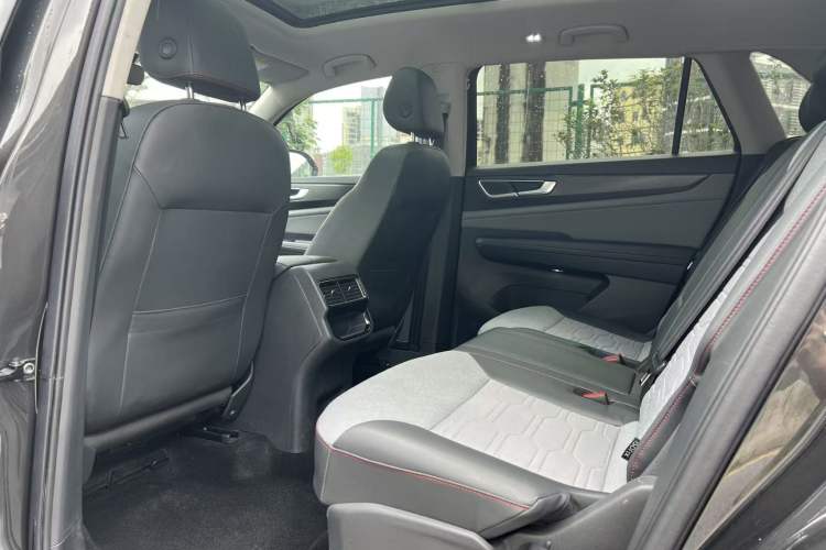 Used Volkswagen Teramont X 2022 330TSI Two-Wheel-Drive Luxury Edition Interior 2