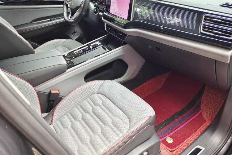 Used Volkswagen Teramont X 2022 330TSI Two-Wheel-Drive Prestige Luxury Edition Interior 9