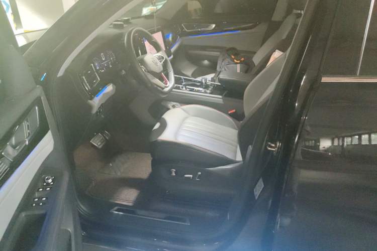Used Volkswagen Teramont X  Left Front Seat