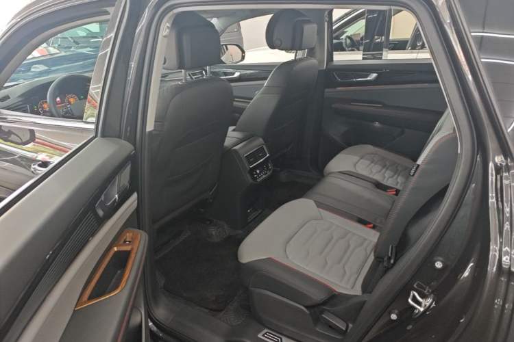 Used Volkswagen Teramont X 2022 530 V6 Four-Wheel Drive Prestige Flagship Edition Left Rear Seat