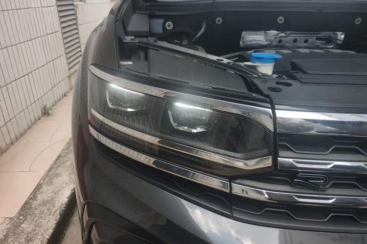 Used Volkswagen Teramont X 2022 530 V6 Four-Wheel Drive Prestige Luxury Edition Right Front Headlight
