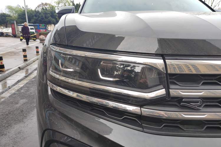 Used Volkswagen Teramont X 2022 380TSI Four-Wheel Drive Luxury Edition Right Front Headlight