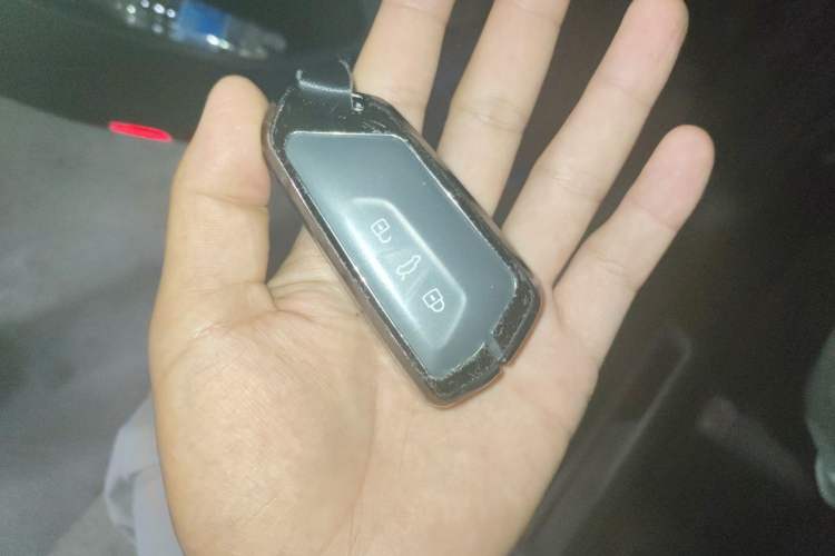 Used Volkswagen Teramont X  Vehicle Key