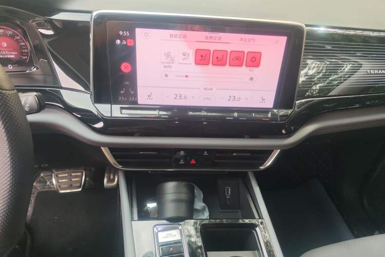 Used Volkswagen Teramont X 2022 380TSI Four-Wheel Drive Prestige Luxury Edition Audio And AC Panel