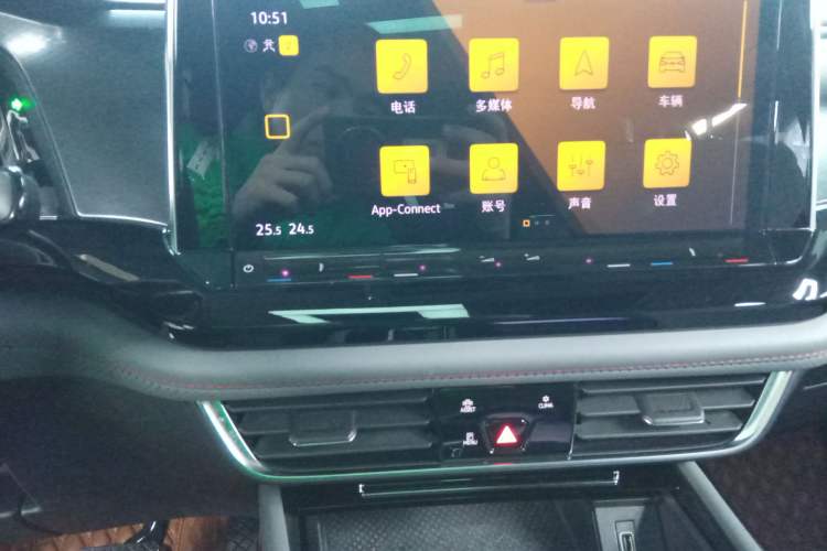 Used Volkswagen Teramont X 2022 330TSI Two-Wheel-Drive Luxury Edition Audio And AC Panel