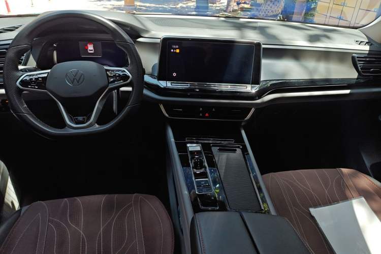Used Volkswagen Teramont X 2022 330TSI Two-Wheel-Drive Luxury Edition Center Console